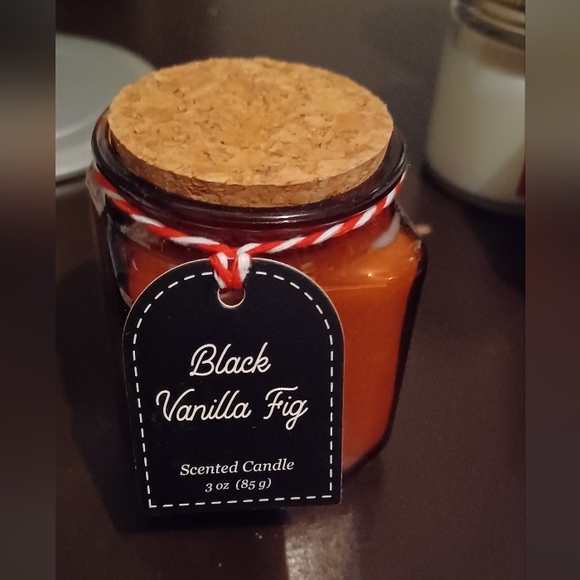 Black Vanilla Fig scented candle 3oz. - Picture 1 of 1